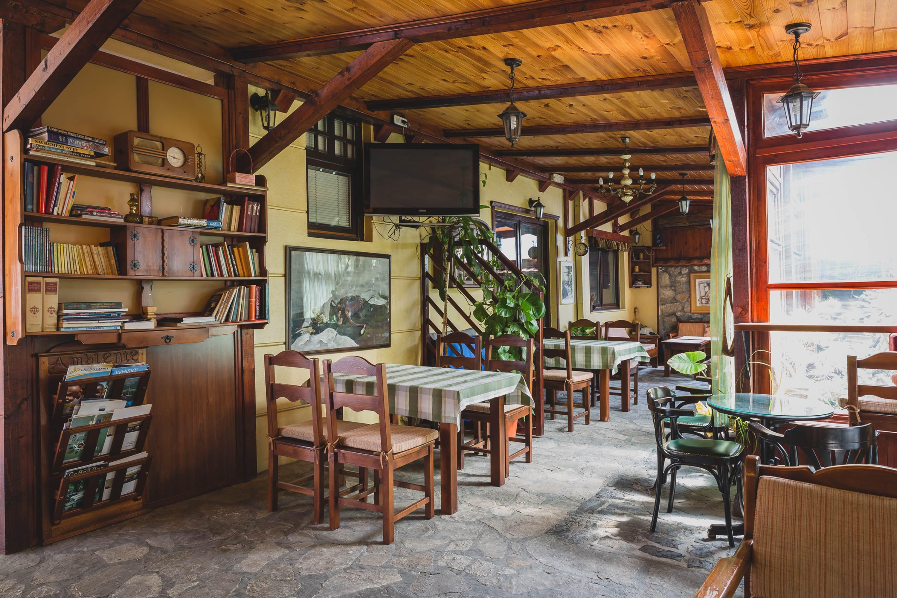 Hotel Ambiente Подгорица Екстериор снимка