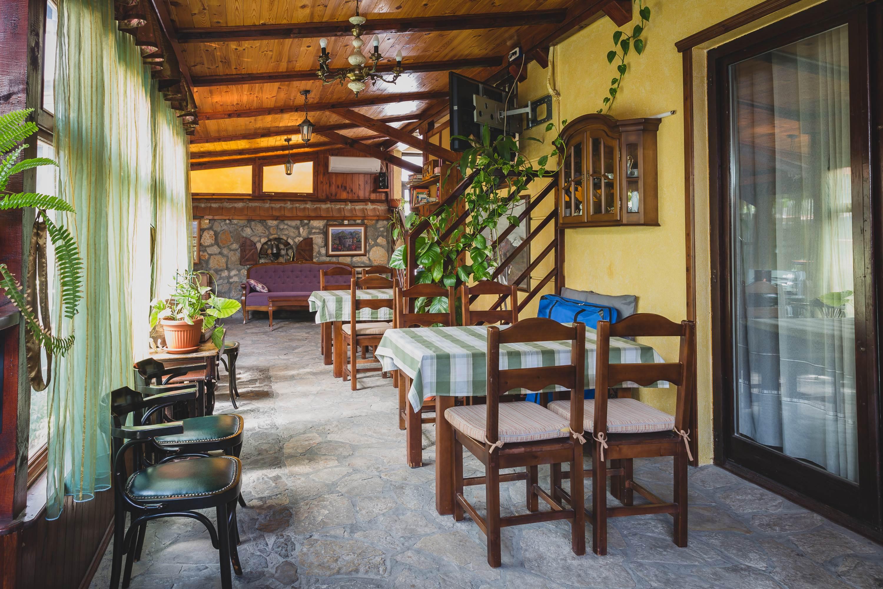 Hotel Ambiente Подгорица Екстериор снимка