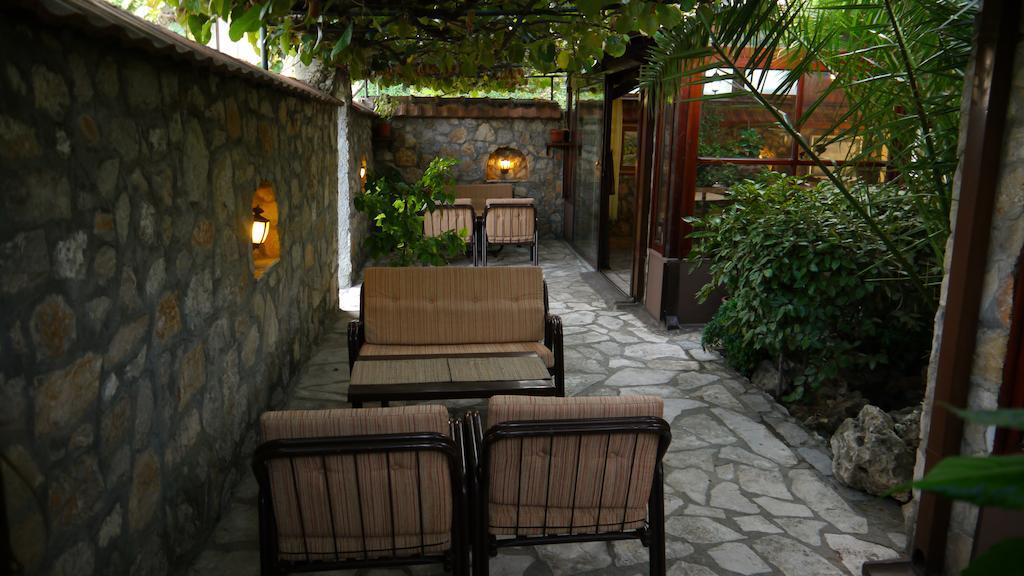 Hotel Ambiente Подгорица Екстериор снимка