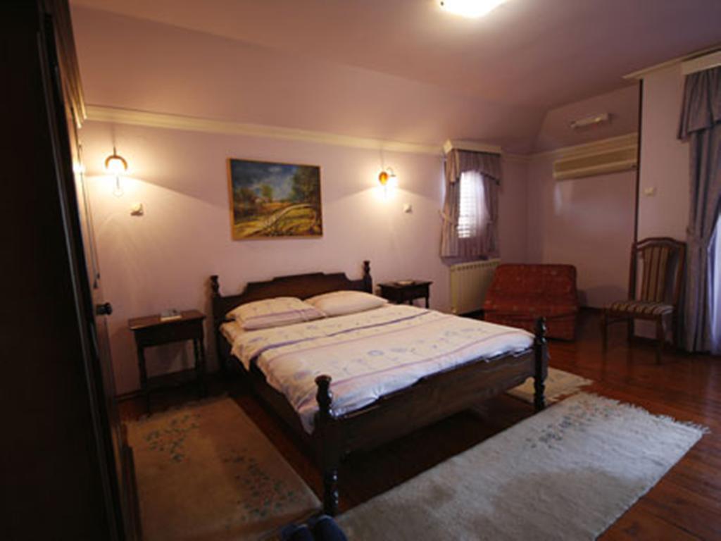 Hotel Ambiente Подгорица Стая снимка