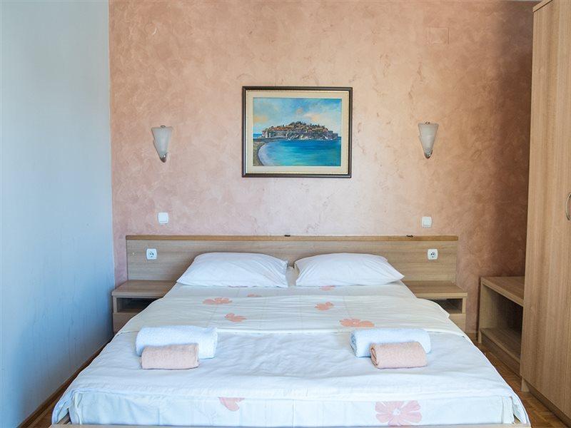 Hotel Ambiente Подгорица Екстериор снимка