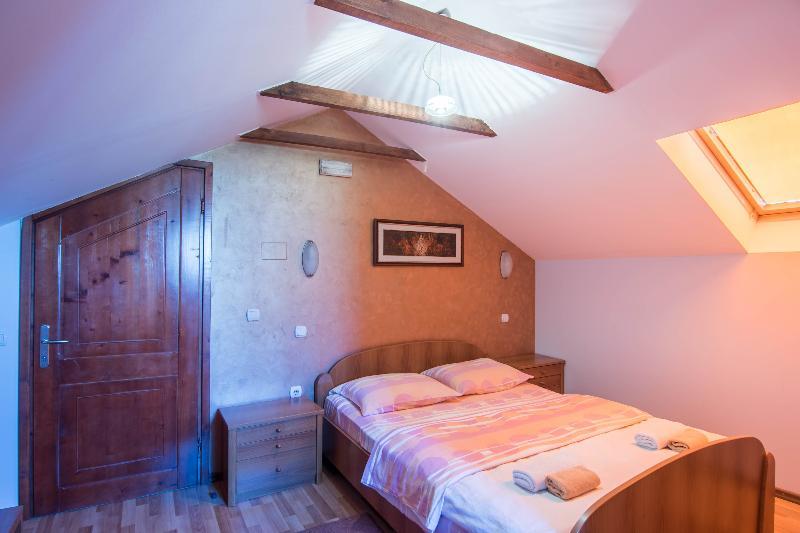 Hotel Ambiente Подгорица Екстериор снимка