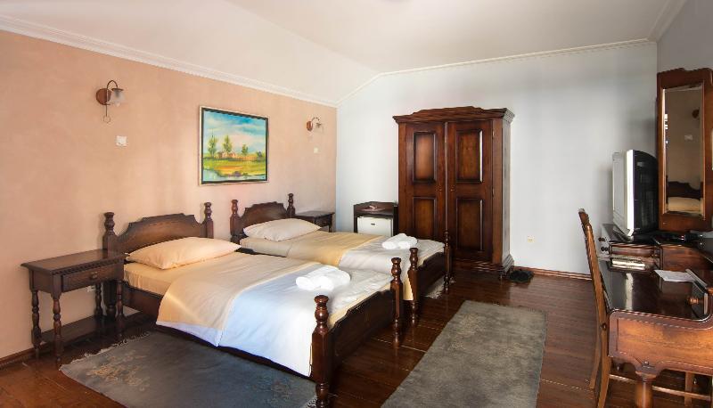 Hotel Ambiente Подгорица Екстериор снимка